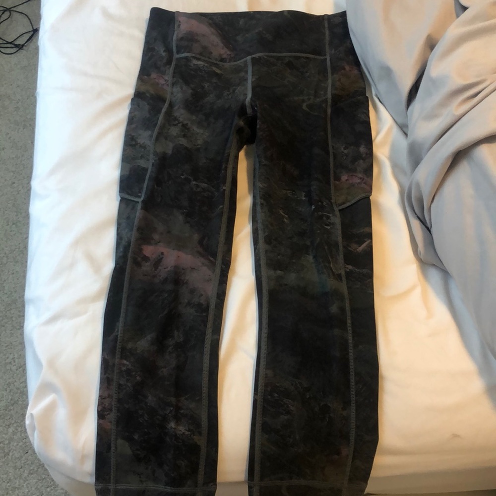 lululemon galaxy capris